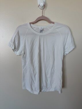 OLD NAVY Seamless Go-Dry White Short Sleeve Tee